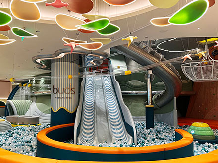 Shangri-La Luxurious High-End Design Soft Playground with Western Restaurant. Real Estate Investment
